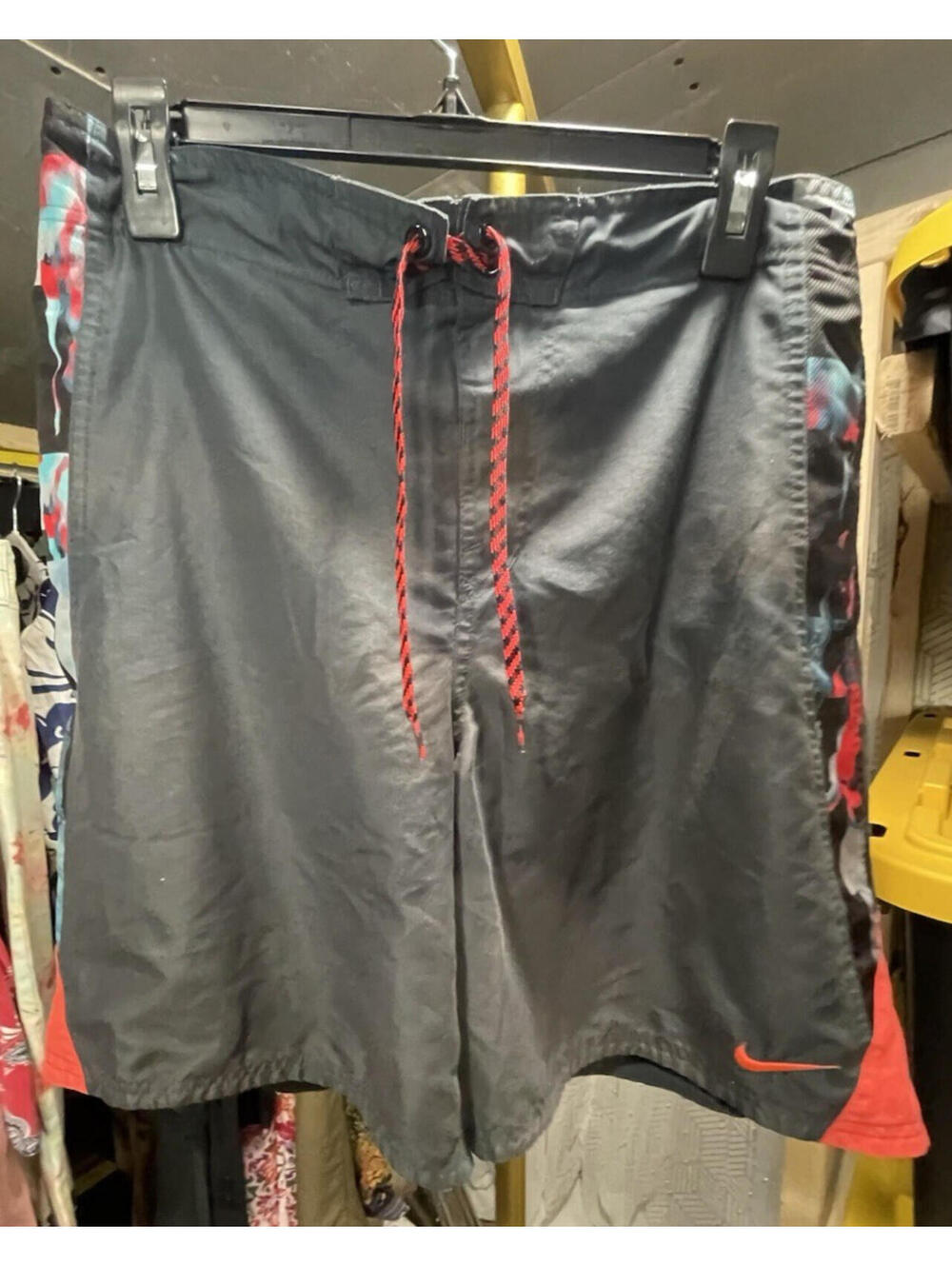Nike Board Shorts Men's Swim Trunks Gray Red Blue Pockets Drawstring L Surf